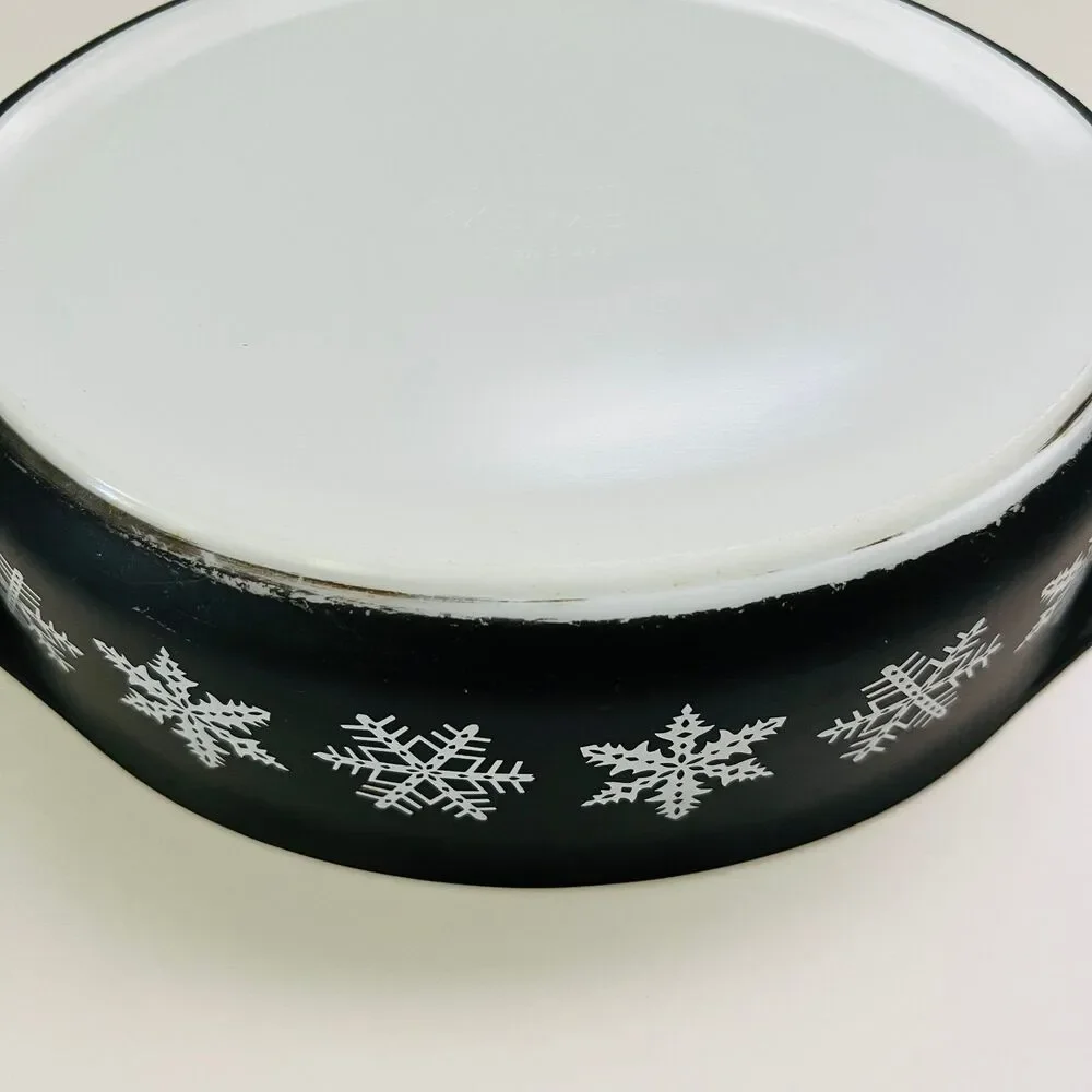 PYREX Black White Snowflake 045 Casserole Dish 2 1/2 Qt